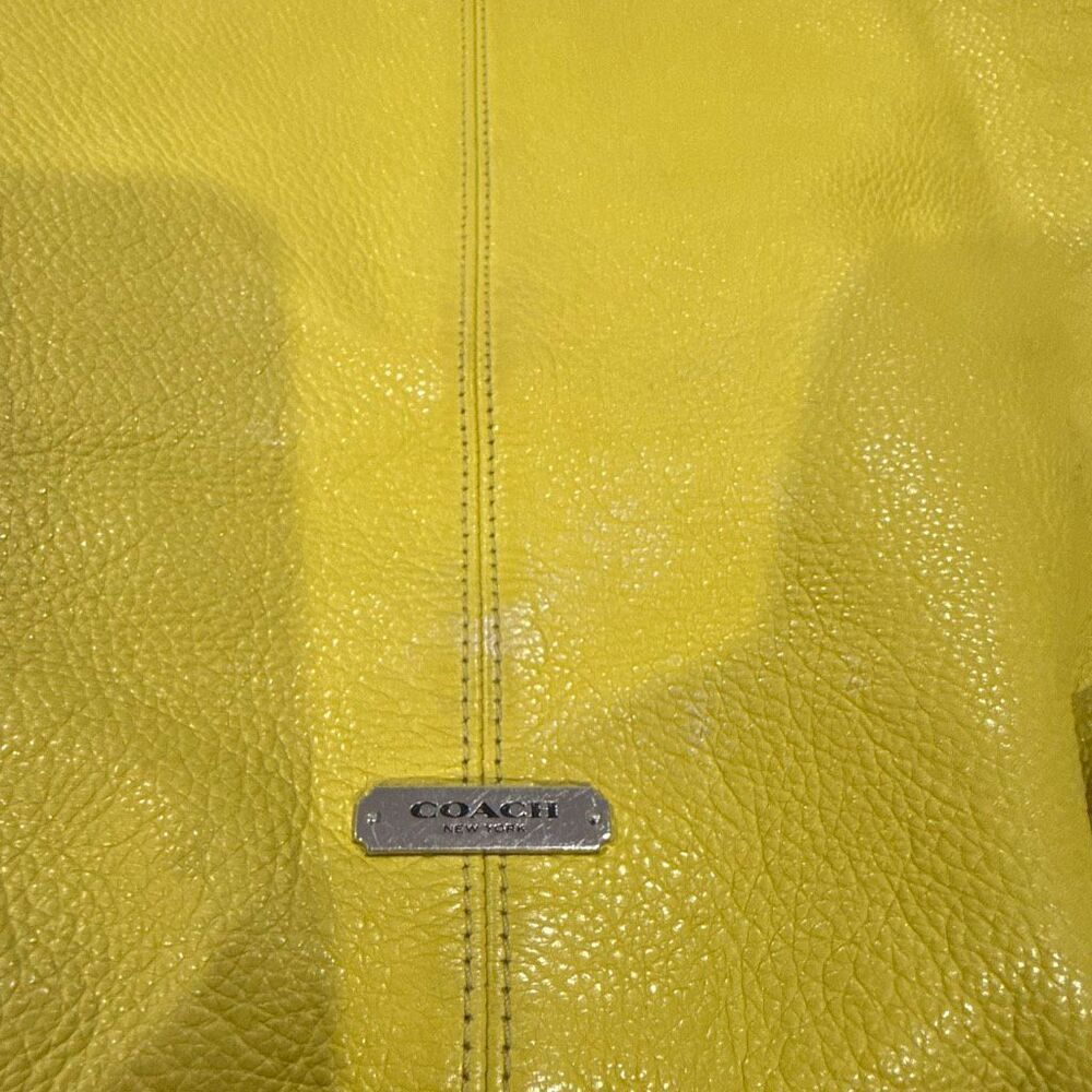 This is a Coach Avery leather hobo shoulder bag in a yellow (chartreuse) color w - Picture 3 of 7